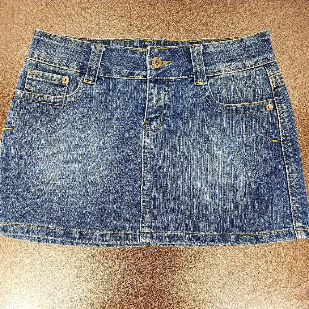 Urban Behavior Jean Skirt Size Small EUC - Picture 8 of 8